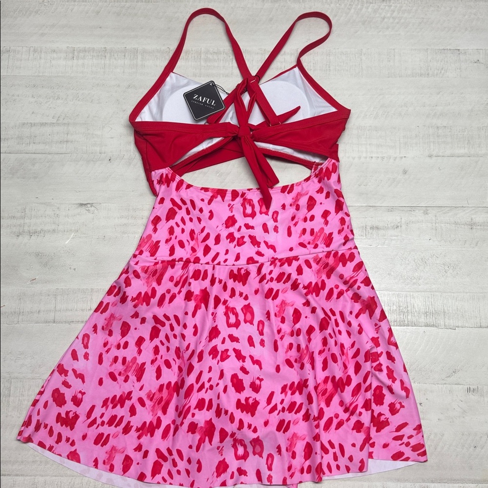 Zaful Swimdress Cutout Cross V Neck Pleated Skirt Swimsuit Built in Bottom - Picture 6 of 10